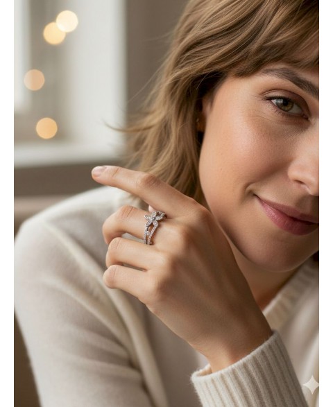 Anillo Flor con Circonitas...